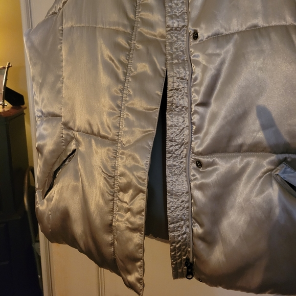 Izod Metallic Silver Puffer Vest - Picture 2 of 9